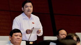 Phó Bí thư Tỉnh ủy Yên Bái Dương Văn Thống phát biểu tại buổi họp Quốc hội.