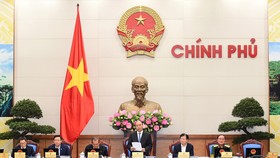   Thủ tướng Nguyễn Xuân Phú chủ trì phiên họp Chính phủ thường kỳ tháng 10/2017. Ảnh: VGP