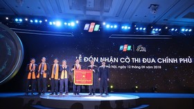 FPT nhận cờ thi đua của Thủ tướng Chính phủ