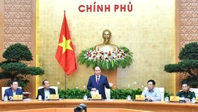 Thủ tướng Nguyễn Xuân Phúc chủ trì họp Chính phủ thường kỳ tháng 10. Ảnh: VGP