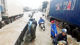 Mặt trận Trung ương thăm hỏi, hỗ trợ các nạn nhân bị thiệt hại do bão lũ