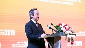 Đồng chí Nguyễn Văn Bình phát biểu khai mạc hội thảo về biến đổi khí hậu