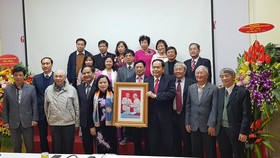 Chủ tịch Ủy ban Trung ương MTTQ Việt Nam thăm và chúc mừng Tổng hội Y học Việt Nam