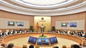 Thủ tướng Nguyễn Xuân Phúc chủ trì phiên họp Chính phủ thường kỳ tháng 11. Ảnh: VGP