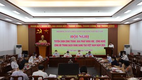 Hội đồng tuyển chọn Sách vàng Sáng tạo Việt Nam họp để lựa chọn các công trình tiêu biểu
