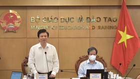 Thứ trưởng Bộ GD-ĐT Nguyễn Hữu Độ phát biểu khai mạc hội nghị.  -học sinh khối tiểu học