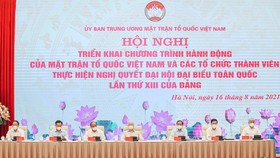 Đoàn Chủ tọa hội nghị trực tuyến toàn quốc triển khai chương trình hành động của MTTQ Việt Nam và các tổ chức thành viên thực hiện Nghị quyết Đại hội đại biểu toàn quốc lần thứ XIII của Đảng. Ảnh: VIẾT CHUNG