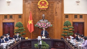 Thủ tướng Phạm Minh Chính chủ trì họp về vaccine ngừa Covid-19. ẢNH: VIẾT CHUNG