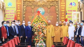 Chủ tịch Ủy ban Trung ương MTTQ Việt Nam Đỗ Văn Chiến chúc mừng Giáo hội Phật giáo Việt Nam 