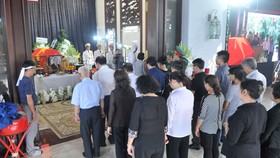 Người dân vào viếng nguyên Thủ tướng Phan Văn Khải. Ảnh: CAO THĂNG