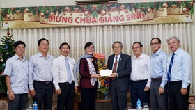 Chủ tịch HĐND TPHCM Nguyễn Thị Quyết Tâm thăm các vị chức sắc tôn giáo nhân lễ Giáng sinh