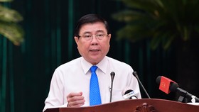 Chủ tịch UBND TPHCM Nguyễn Thành Phong phát biểu tại hội nghị. Ảnh: VIỆT DŨNG