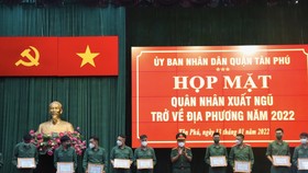 Lần này 30 quân nhân xuất ngũ nhận tặng thưởng của chính quyền địa phương.