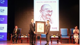 Phát hành bộ tem đặc biệt kỷ niệm 150 năm sinh Mahatma Gandhi
