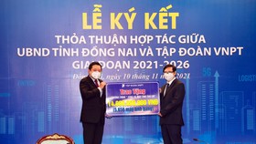 VNPT tặng 8.343 máy tính bảng cho học sinh khó khăn ở Đồng Nai và Long An