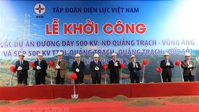 At the ceremony to kick start three 500kV transmission line projects (Photo: VNA)