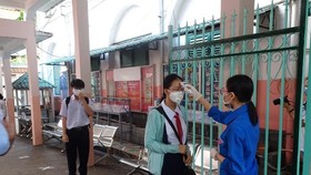 Teachers, schoolers in Hanoi return to classrooms (Photo: SGGP)