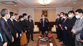 Prime Minister meets Vietnamese intellectuals in Japan