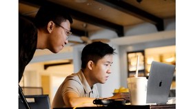 Live streaming attracts young people to earn money