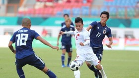 Vietnamese midfielder signs for French club