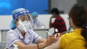 HCMC strives for over 90% of population to get third Covid vaccine booster shots