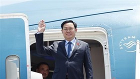 NA Chairman Vuong Dinh Hue starts official visit to Hungary