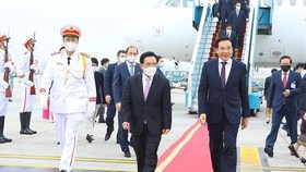 Lao Prime Minister begins Vietnam visit