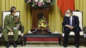 President Nguyen Xuan Phuc receives Lao Minister of Public Security