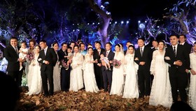 HCMC holds mass wedding of 20 frontline medical staff couples