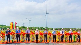 Soc Trang inaugurates, puts two wind power plants into operation
