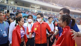 Deputy PM cheers victory of gold medalist Nguyen Thi Oanh 