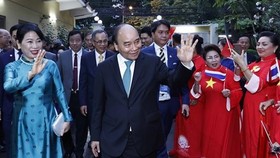 President Nguyen Xuan Phuc visits Vietnamese community in Thailand