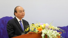 President leaves Hanoi for state visit to RoK