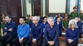 Bị cáo Trần Phương Bình và các đồng phạm tại tòa