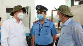 Lãnh đạo TPHCM thăm lực lượng làm nhiệm vụ phòng chống dịch Covid-19