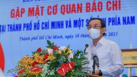 Bí thư Thành ủy TPHCM Nguyễn Văn Nên phát biểu tại buổi gặp mặt cơ quan báo chí. Ảnh: DŨNG PHƯƠNG