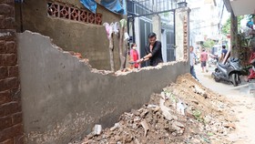 Người dân hẻm 694 đường Nguyễn Kiệm tình nguyện hiến thêm đất để mở rộng hẻm