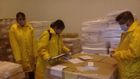 Đoàn kiểm tra Ban Quản lý ATTP kiểm tra kho lạnh một công ty nhập khẩu thực phẩm đông lạnh