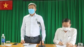 Thứ trưởng Bộ Y tế Nguyễn Trường Sơn phát biểu chỉ đạo tại buổi làm việc