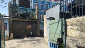 Khu nhà trọ hẻm 102 Lê Văn Thọ, phường 11, quận Gò Vấp chính thức được gỡ bỏ phong tỏa vào trưa 26-3