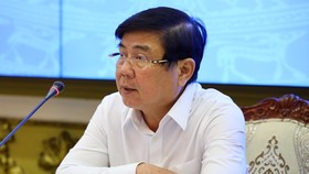 Chủ tịch UBND TPHCM Nguyễn Thành Phong phát biểu chỉ đạo tại cuộc họp. Ảnh: TTBC