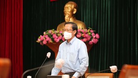Đồng chí Phan Văn Mãi, Phó Bí thư Thường trực Thành ủy TPHCM phát biểu tại cuộc họp. Ảnh: DŨNG PHƯƠNG