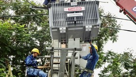 EVNHCMC tăng cường công suất các trạm điện