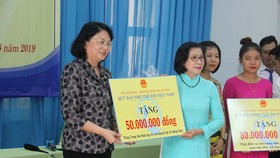 Phó Chủ tịch nước Đặng Thị Ngọc Thịnh thăm Trung tâm Võ Hồng Sơn