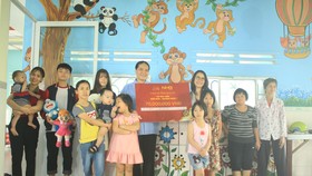 Tập đoàn Nguyễn Hoàng mang “Quà tặng yêu thương” đến trẻ em mồ côi và người già neo đơn