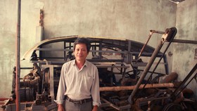 Quảng Ngãi: Nông dân sáng tạo máy bóc vỏ cây keo tự động