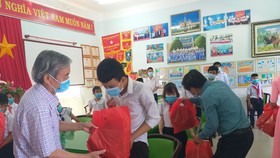 Trung tâm Nuôi dạy trẻ khuyết tật Võ Hồng Sơn tổng kết năm học trực tuyến phòng, chống Covid-19