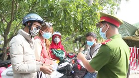 Quảng Ngãi: Cảnh báo nguy cơ dịch Covid-19 khi người dân miền Nam tự về bằng xe máy, xe ô tô riêng