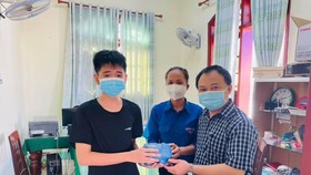 Học sinh Quảng Ngãi góp heo đất ủng hộ chống dịch Covid-19