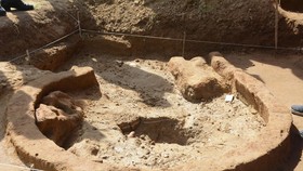 Quảng Ngãi: Kiểm tra công tác khai quật thăm dò tại di tích thành cổ Châu Sa